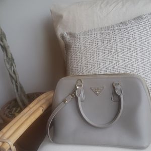 Grey handbag 👜